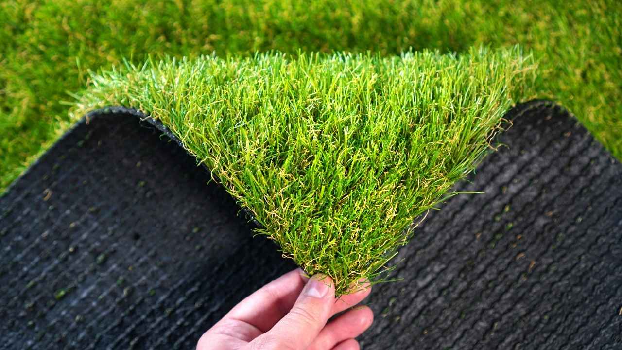 Palm Beach Gardens Seasonal Turf Care Calendar When to Deep-Clean, Brush & Repair for Year-Round Curb Appeal